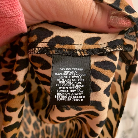 Bold Elements Cut to Curve leopard silky zipper blouse | XL - Picture 5 of 6